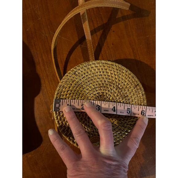Handwoven round Rattan straw brown tan Purse shoulder bag leather strap - Picture 9 of 9